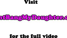 टीन एमेच्योर को बूढ़े आदमी डॉगीस्टाइल में जोर से चोदता है 😏