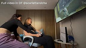 Nuoret eivät voi olla yksin ilman pillujen sormimista ja nuolemista