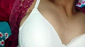 Horny stemor blir kneppet og fitta slikket viser stor rumpe i nærbilde