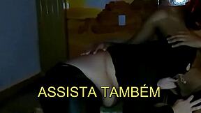 Suami bodoh panggil pelajar 18yo aku untuk kongkek aku di rumah kami dan aku jatuh cinta dengan kote hitam tebalnya.