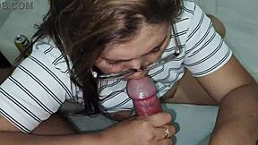 Genç Sarışın Ağzına Boşalttığım Süper Sakso Yapıyor