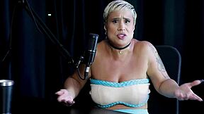 Der er blandet publikum, milf fik en der blev slatten og har været sur på det længe, så hun vælger sine kampe - bare joana se på sheer red