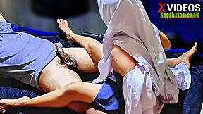 Hukum pemilik kos telat bayar dengan jari, handjob, dan cumshot berantakan