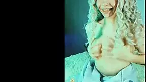 Alicebong's solo cosplay show stunner