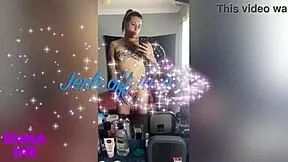 Trans babe gives a handjob