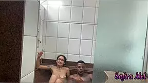 não dá só pra curtir a hidro no banheiro com latina teen