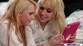 Bffs trying out pussy licking