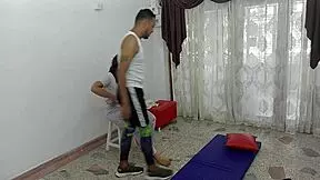 que buen fisico tiene mi hijastra, nos ejercitamos con una deliciosa follada en la sala?