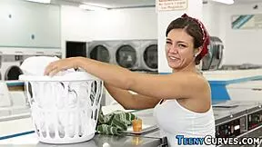 round butt babe sucking dick