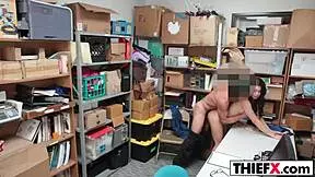 i'm catchin' her stealin'