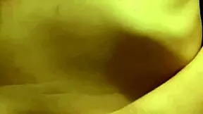 junges deutsches m�del masturbiert allein in ihrem zimmer