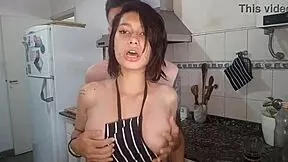 pareja amateur cogiendo en la cocina meg vicious x neptune 😏