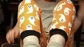 i got these smelly diry feet from walking around