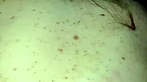 calvo y rubia en sof� casero