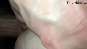 calvo y rubia en sof� casero