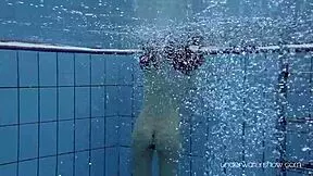 underwater slut roxalana cheh strips naked in pool