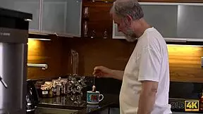 Steamy pre-breakfast intimacy with couple