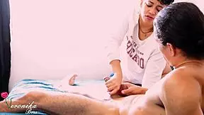 Tener fiebre me pone cachonda, le pido a mi roomie follarme duro - Veronika Boss