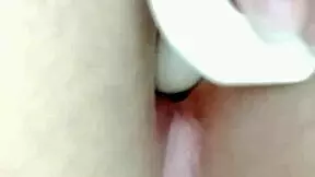 this amateur compilation focuses on close-ups of the ass