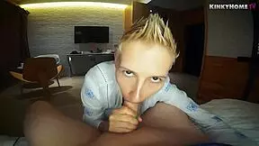 Amateur girl gives a blowjob and swallow cum 😘