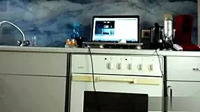 Watch Sexydea Shake and Reveal Her Naughty Booty!