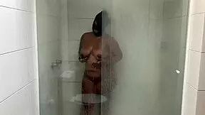 showing ebony ass in shower 😏