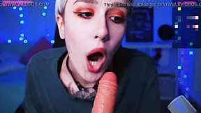 Short Hair Cam Slut Sucks Dildo On Webcam