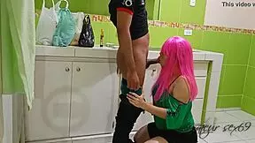 Accidentally fucking the store boy while husband’s away? This delivery guy’s lucky with her big ass and great blowjob!