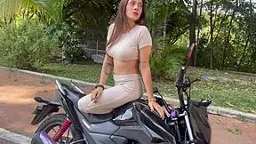 Camila's sloppy park blowjob action