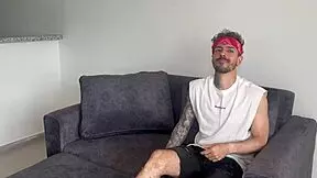 Pillo a Mi Hermanastra Chupando Polla y Me Uno al Placer