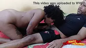 Uma enteada fofa mostra ao padrasto o que aprendeu nas ruas com doggystyle rough