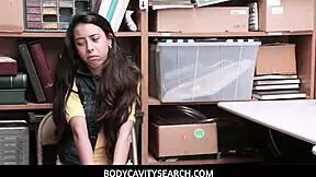 Victoria Vargaz Blows Security Guard and Strips Naked in Shop