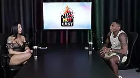 gosta de sexo anal com transsexual em gang bang