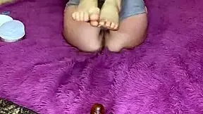 Want to see this teen 18+ giving a footjob?