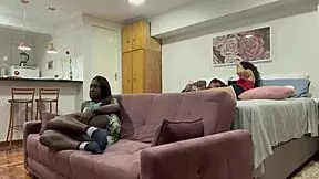 Minha novinha trouxe a fernanda chocolate amiga dela em casa e eu comi ela sem ela ver de tes�o preta gostosa completo no r�dio ligado meu