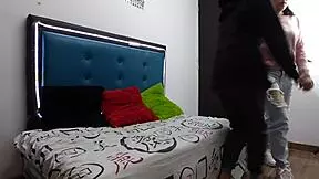 Despues de un dia de trabajo samantha mete la mano completa a sommer