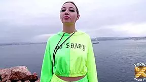 Queen 20ans wants to realize a fantasy