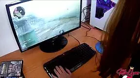 Little slut decided to be nasty while playing call of duty