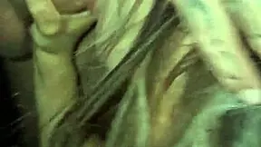 Putas casadas se divertem com roludo no glory hole