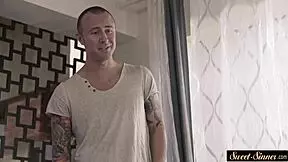 Deepthroating stepsister gets sprayed with jizz 😈