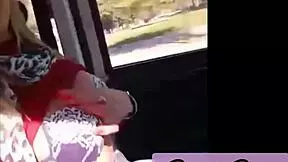 peguei o grilo em poa e chupei o pau do motorista ate tirar leite