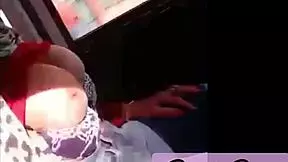 peguei o grilo em poa e chupei o pau do motorista ate tirar leite