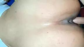 Rapidito en el piso de la oficina, follando a esta latina teen con su gran culo y tetas.