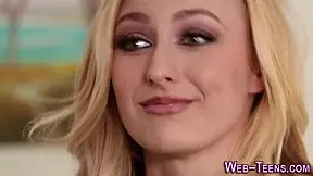 Blonde lesbian munches on vagina in high definition