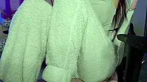 Getting horny with my vibro toy and keep rubbing my pussy with fingers until i cum 😏