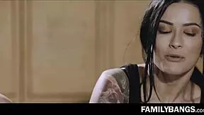 Roller sister seduces teen in sanitary with stars