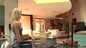 i can't believe these lesbian co-eds are pleasin' each other so good