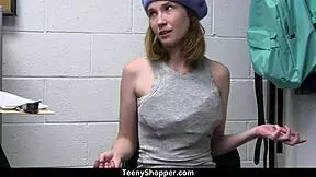 How does hippie thief Claire Roos escape with Reno?