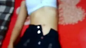 Latina beauty gets aroused on camera