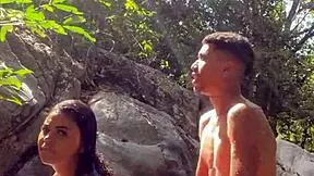 Sexo en la selva: banging a stranger girl by a river in colombia
